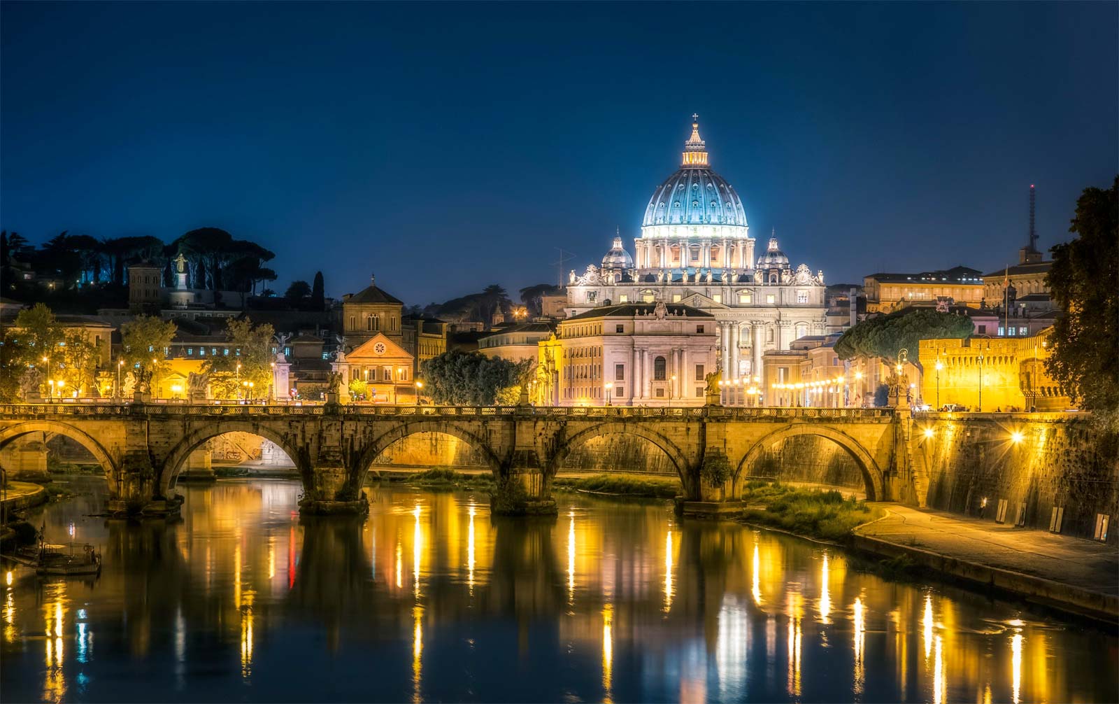 rome free walking tour night